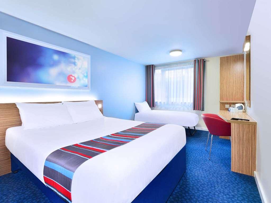 Travelodge Newport Hotel 3*